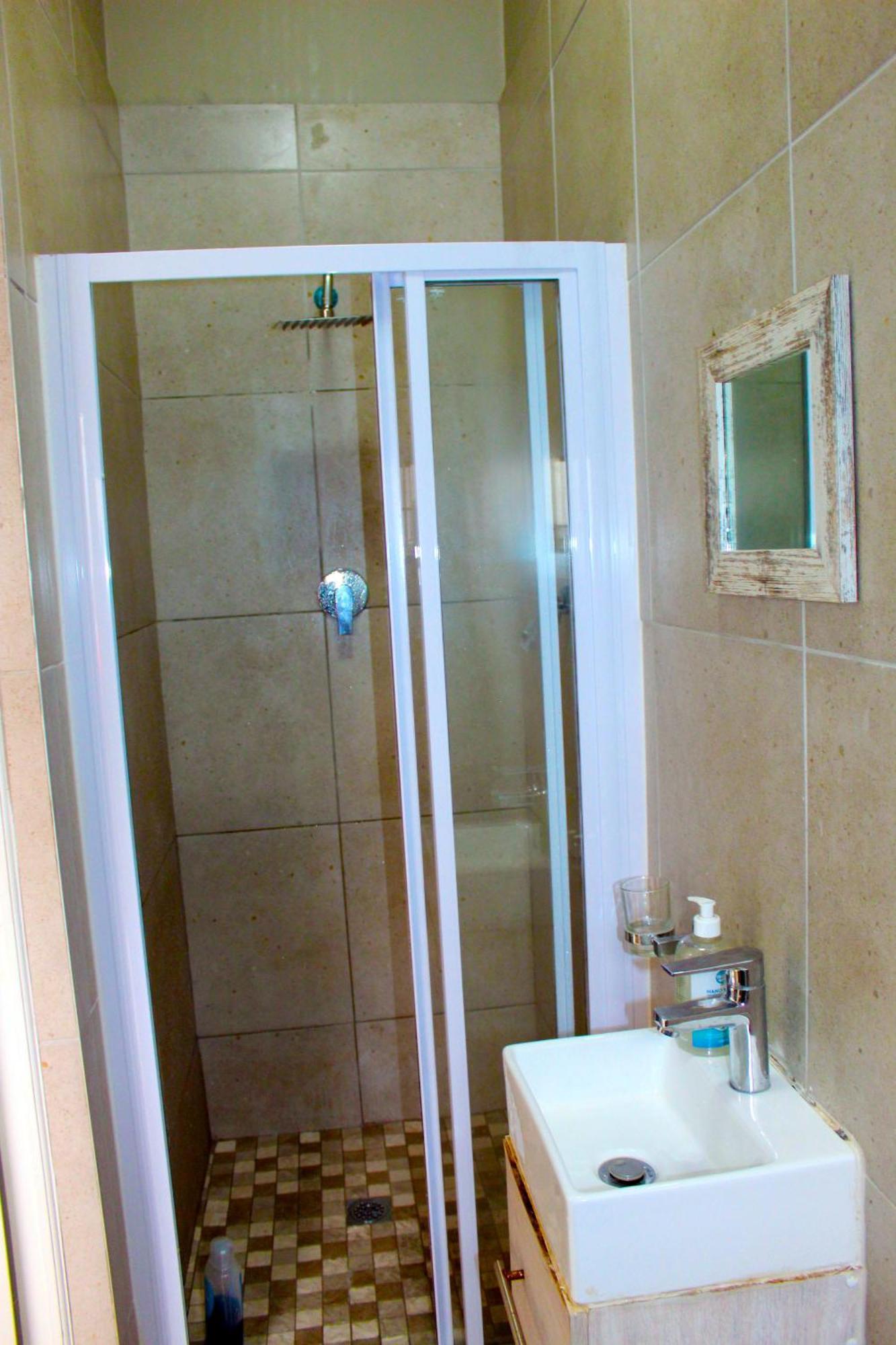 103Onwallace Self Catering Guest House Kapstaden Exteriör bild